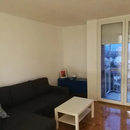 Center Banjaluka شقة بانيا لوكا
